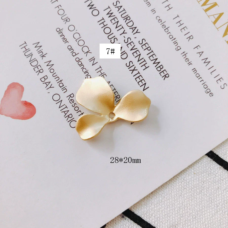 Wholesale Alloy Geometric Pearl Flower Shaped Diy Jewelry Accessories Earrings Bracelet Pendant With Electroplating - Image 12