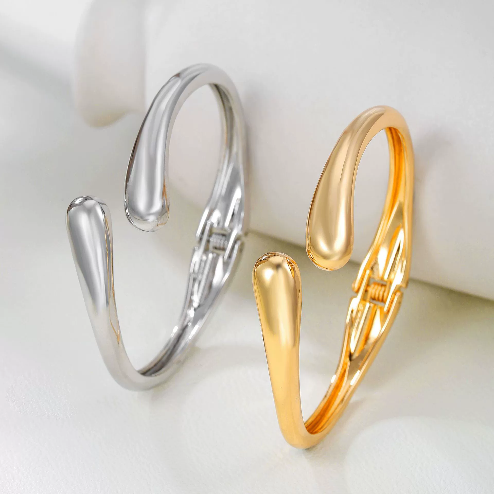 Wholesale Alloy Geometric Style Electroplating Unisex Spring Open Bracelet - Image 4