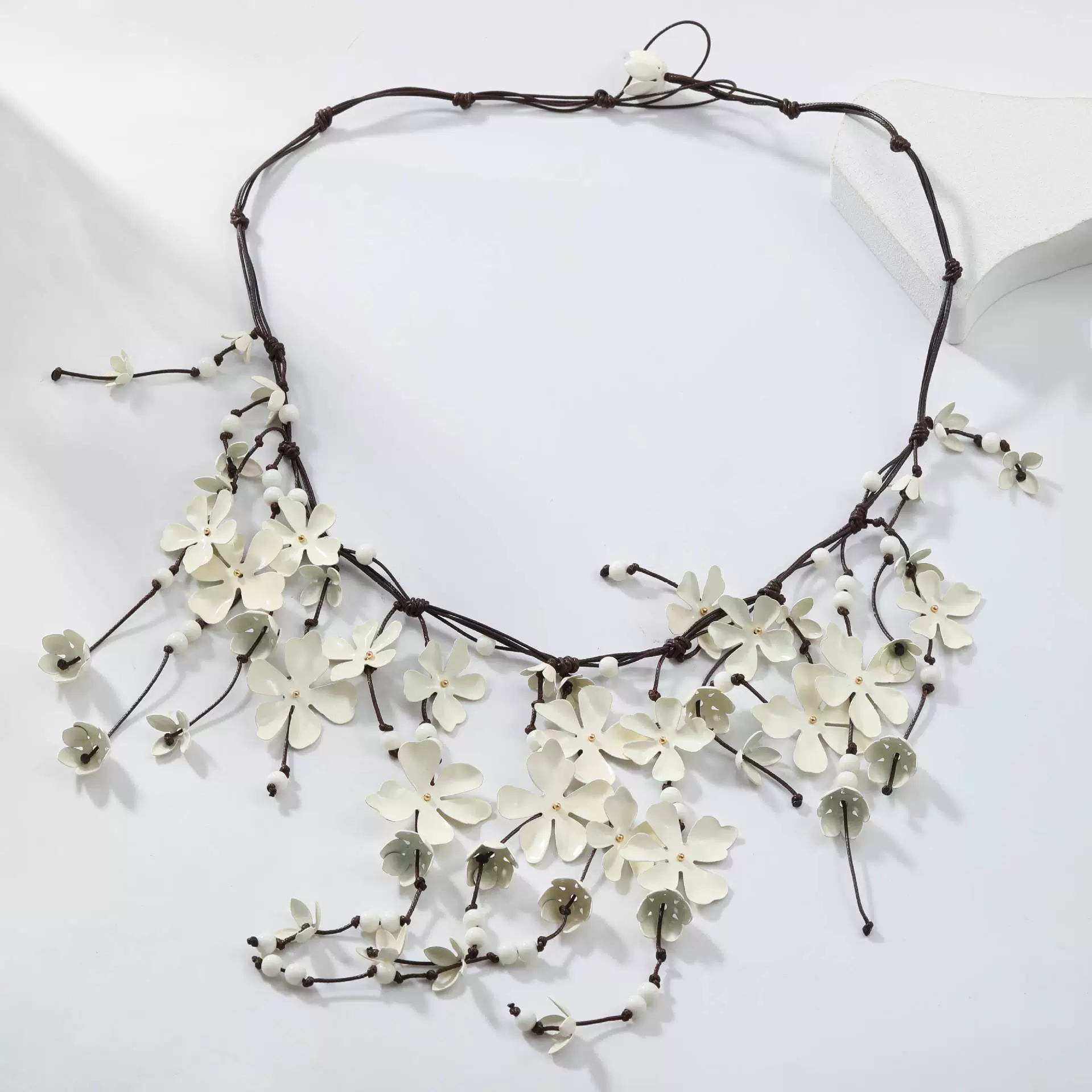 Wholesale Alloy Handmade Floral Multilayer Bohemian Style Women's Necklace With Snake Bone Chain - Image 2