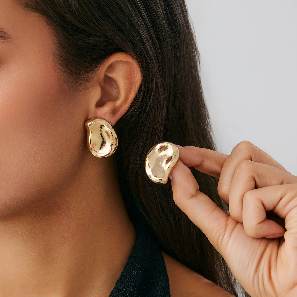 Wholesale Alloy Pleated Geometric Cut Out Spiral Flower Design Electroplated Women's Earrings - Image 8
