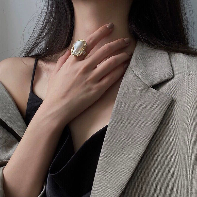 Wholesale Alloy Retro Geometric Asymmetrical Ushaped Pearl Ring For Women With Electroplating Treatment - Image 3
