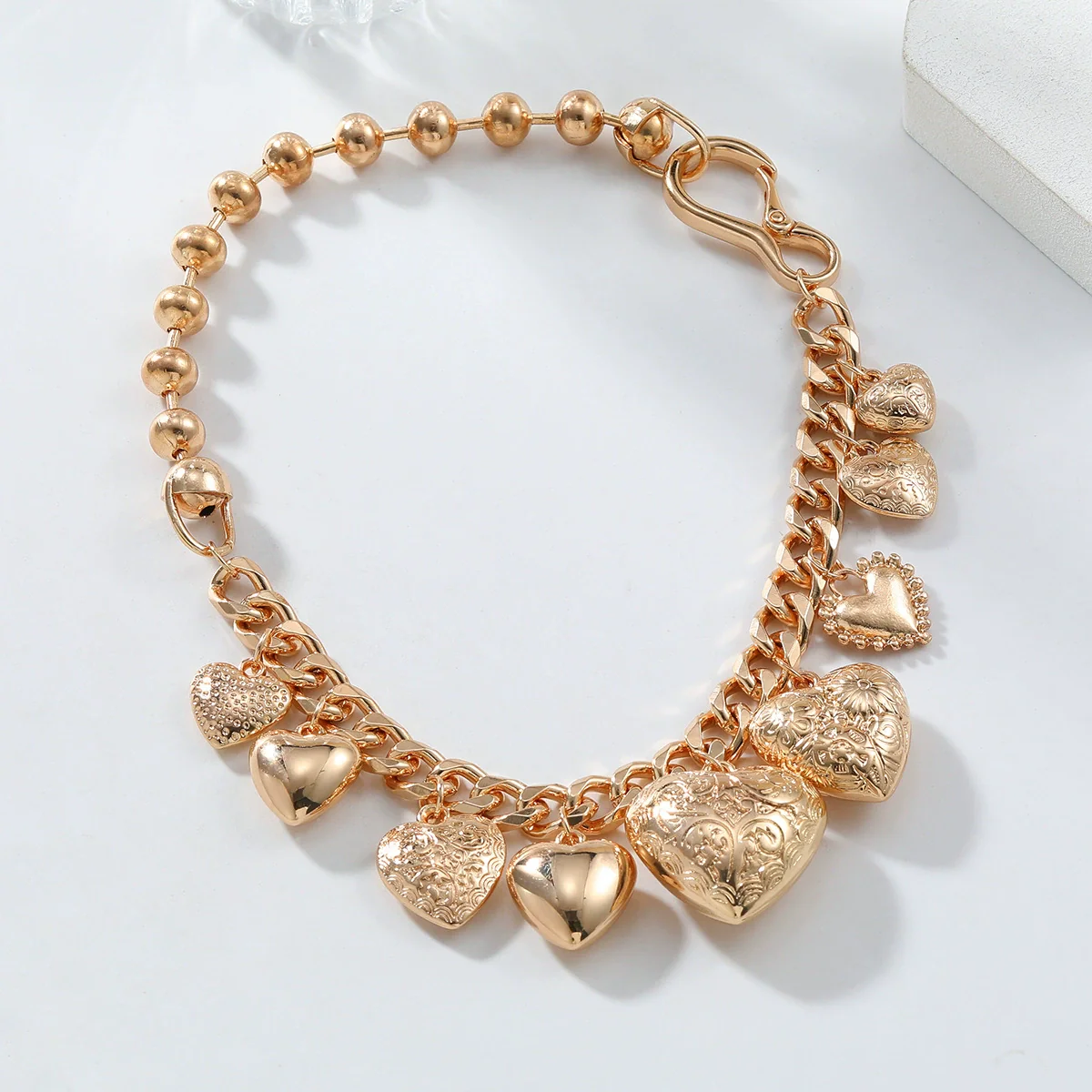 Wholesale Alloy Vintage Heart Shape Pendant Charm Necklace For Women With Electroplating - Image 4