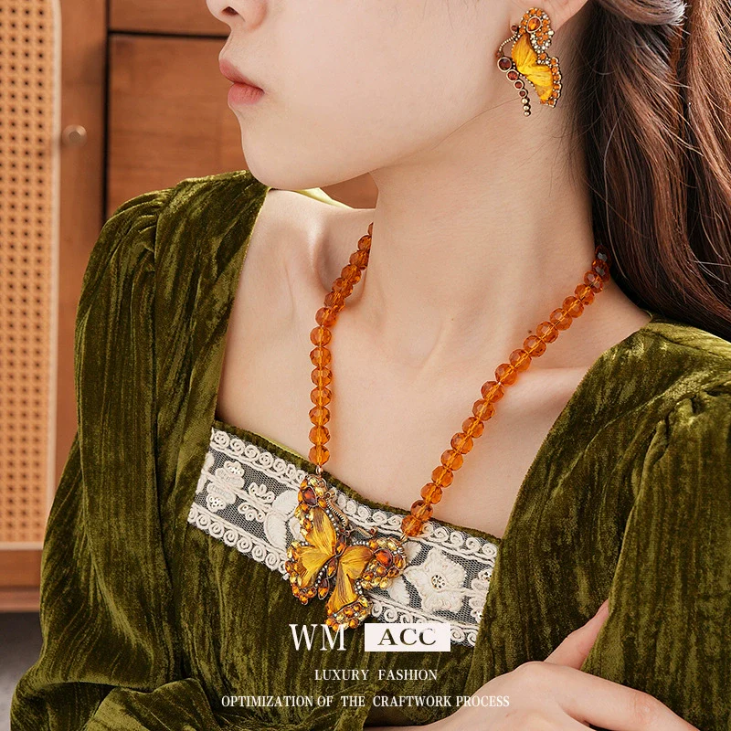 Wholesale Alloy Vintage Necklace Set With Diamonds Featuring Butterfly Pattern - Image 2