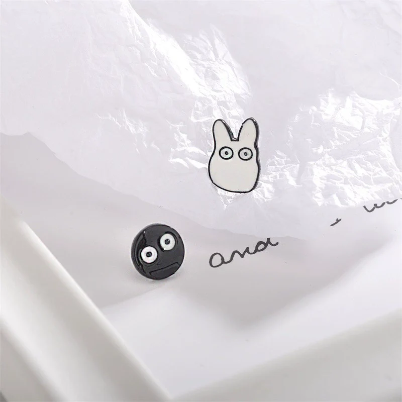 Wholesale Alloy Women's Cartoon Doll Geometric Asymmetric Electroplated Earrings - Image 4