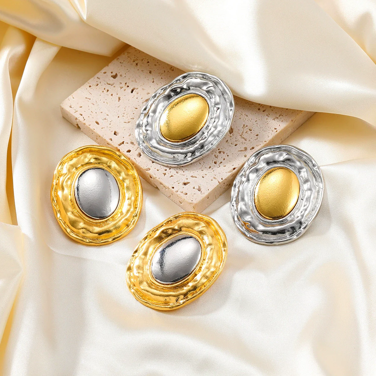 Wholesale Alloy Women's Geometric Round Electroplated Earrings In Gold And Silver Color Matching