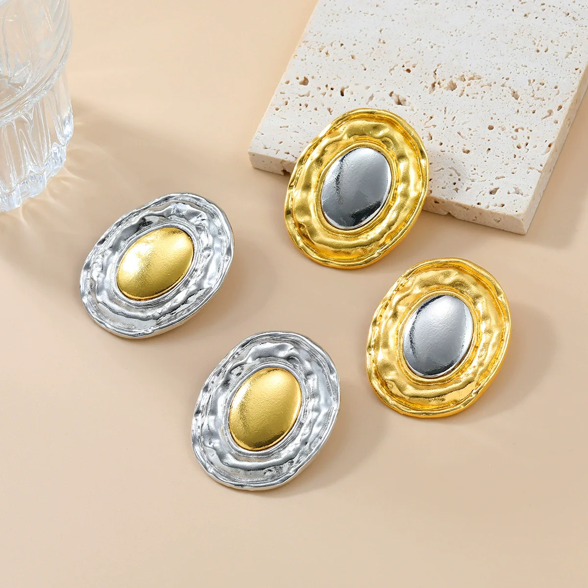 Wholesale Alloy Women's Geometric Round Electroplated Earrings In Gold And Silver Color Matching - Image 3