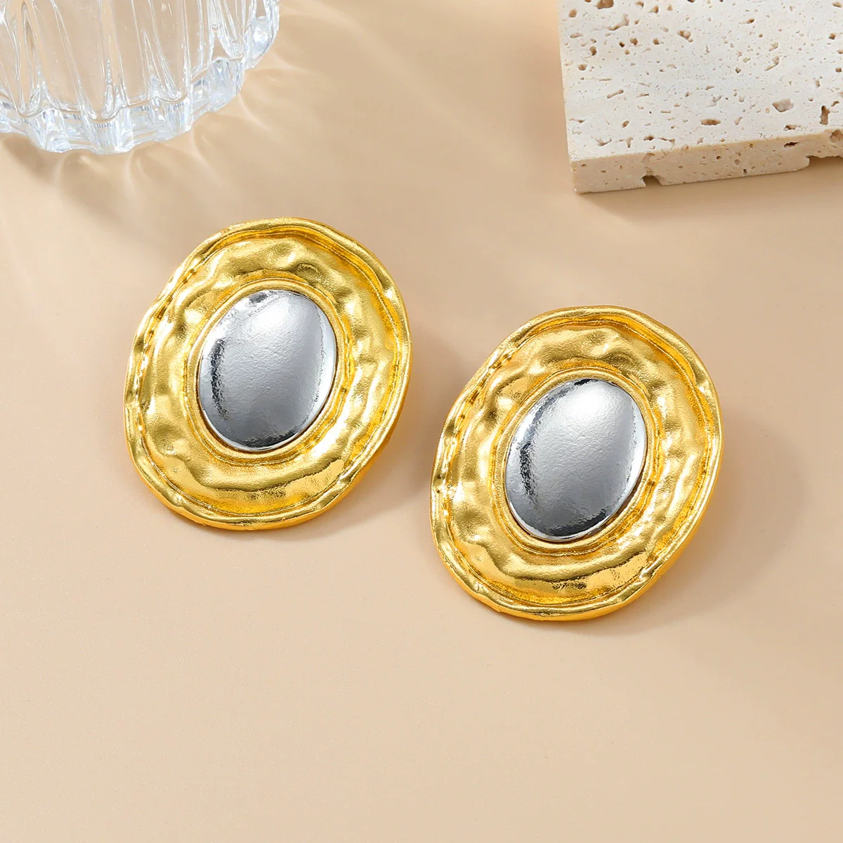 Wholesale Alloy Women's Geometric Round Electroplated Earrings In Gold And Silver Color Matching - Image 4