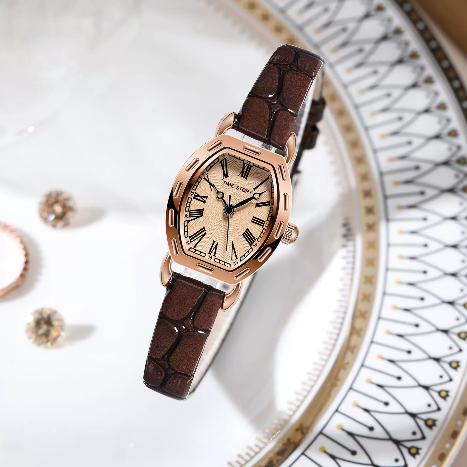 Wholesale Antique Small Square Quartz Watch For Women With Alloy Case Mineral Strengthened Glass Mirror Imitation Leather Strap And Stainless Steel Pin Buckle