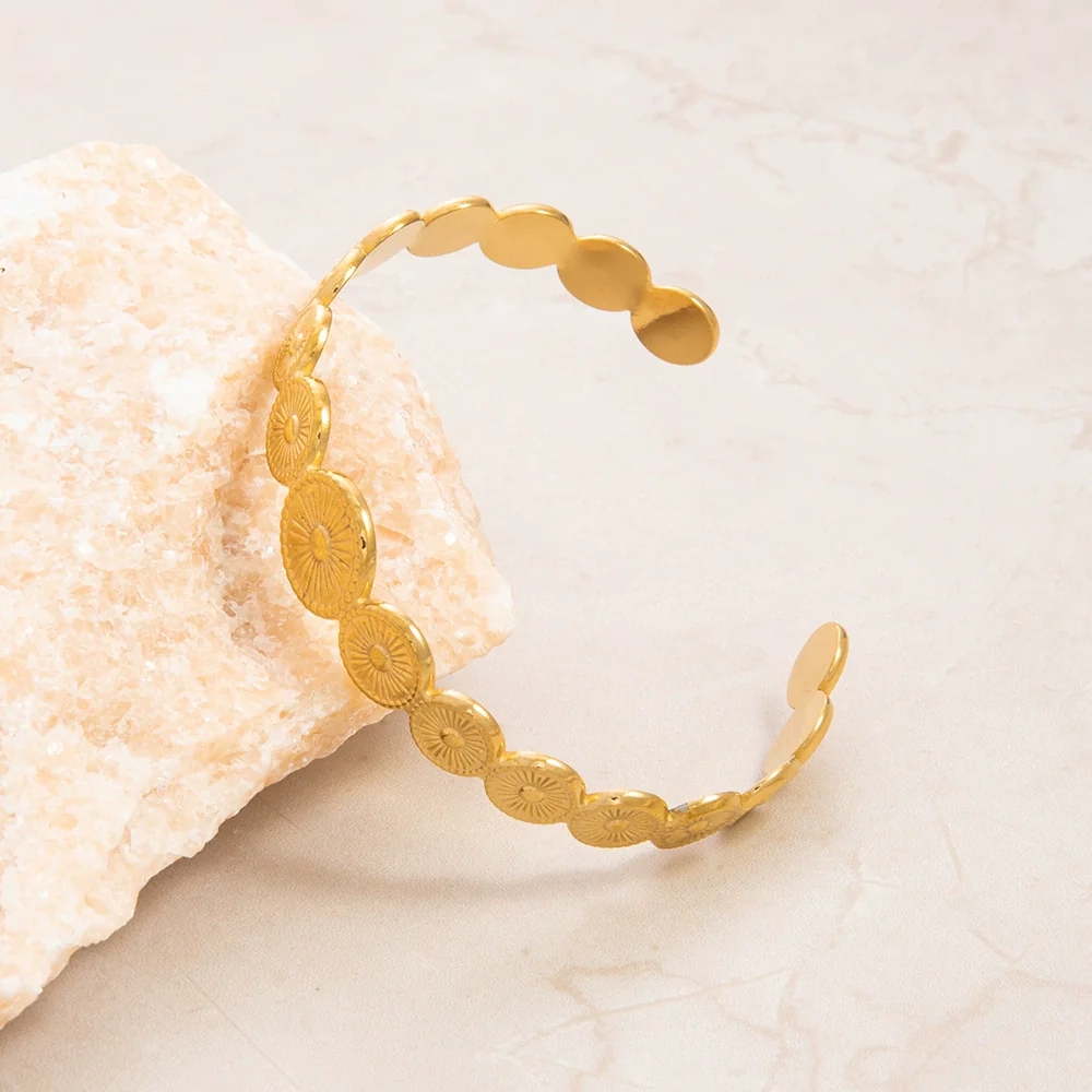 Wholesale Bracelet Stainless Steel Vintage Geometric Flower Butterfly Opening 18K Gold Plated Electroplated Accessories - Image 3