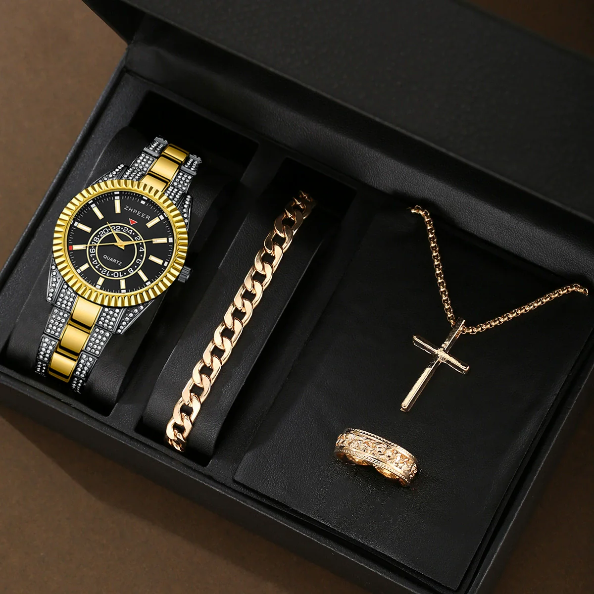 Wholesale Casual Alloy Band Round Dial Quartz Watch For Men And Women