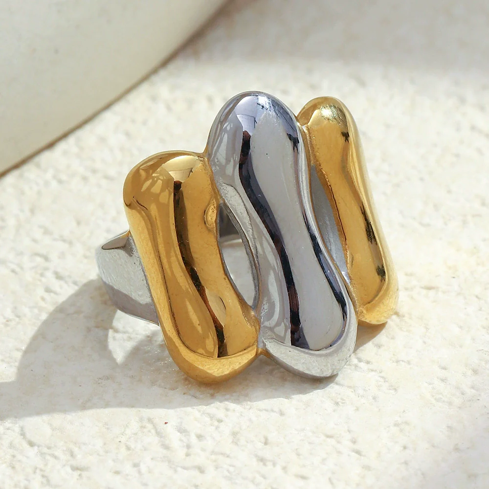 Wholesale Casual Geometric Stainless Steel Electroplated 18K Gold Twocolor Gold Ring For Women