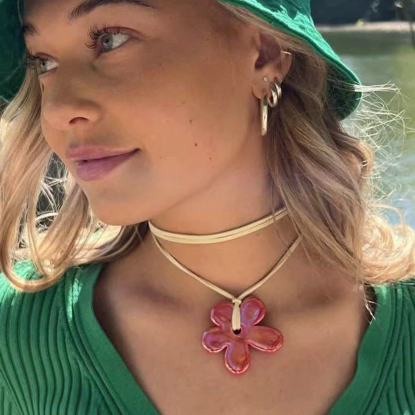 Wholesale Ceramic Pearl Star Pendant Necklace With Electroplating For Women Minimalist Style Water Wave Chain