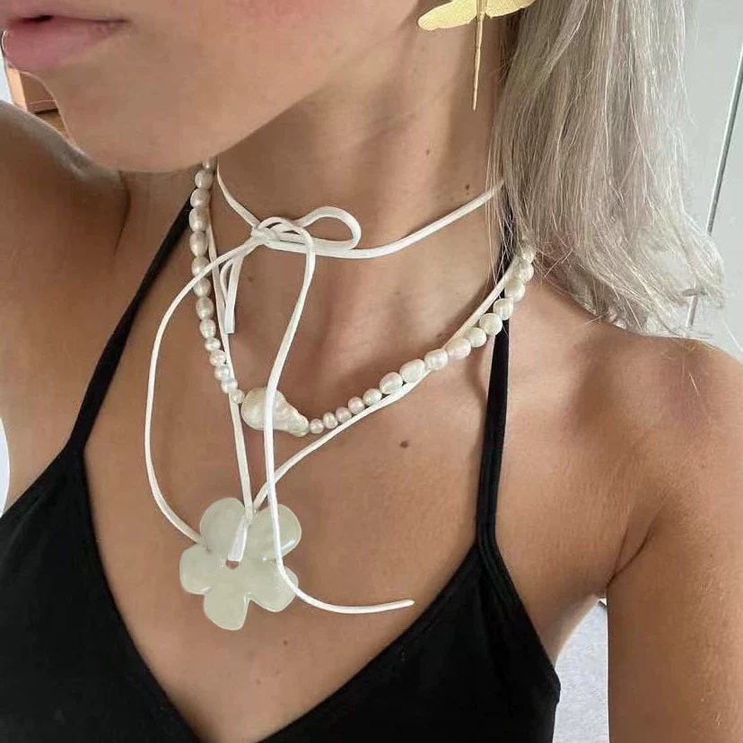 Wholesale Ceramic Pearl Star Pendant Necklace With Electroplating For Women Minimalist Style Water Wave Chain - Image 3