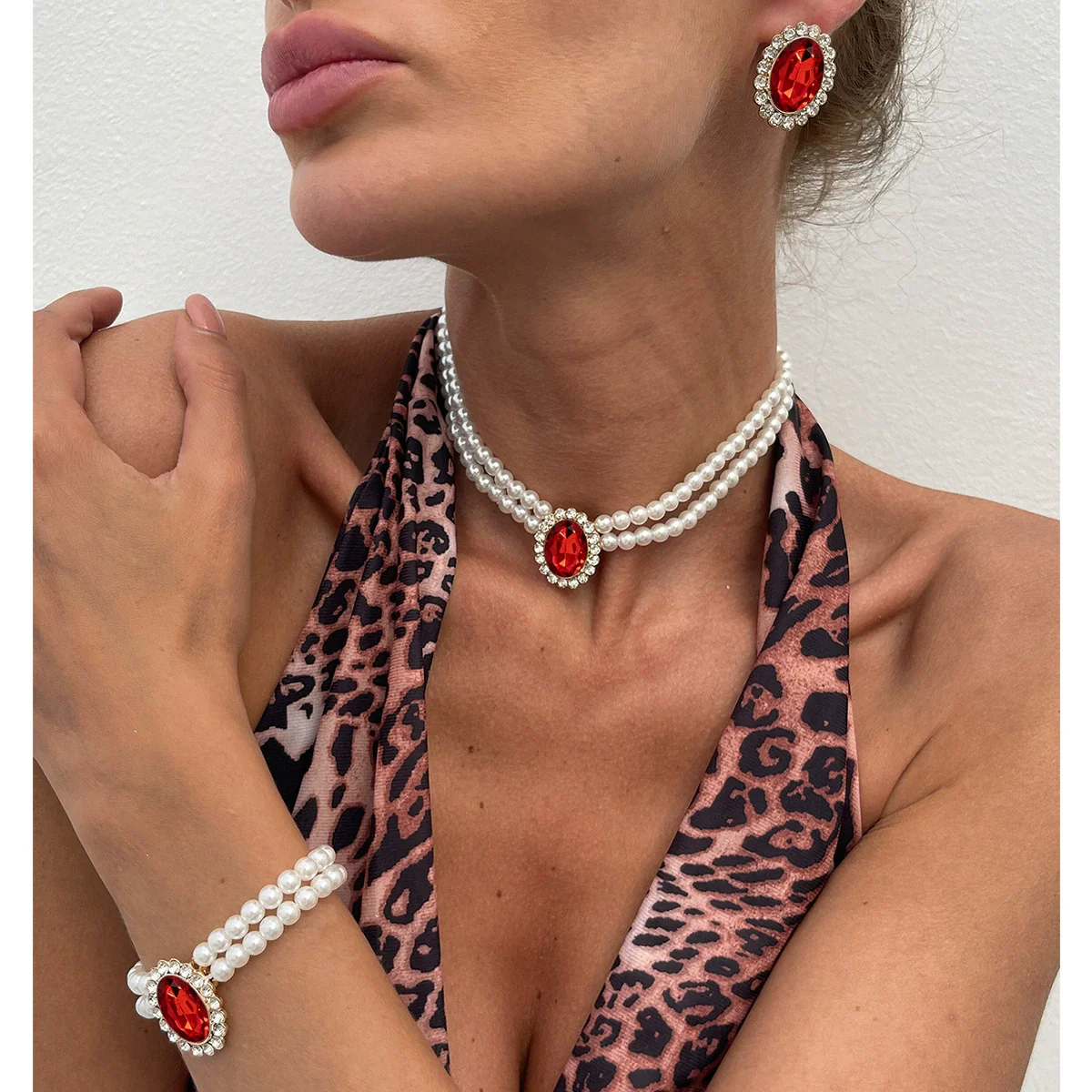 Wholesale Clavicle Necklace Imitation Pearl Alloy Acrylic Diamond Geometric French Retro Style Set With Diamonds Ball Chain - Image 8