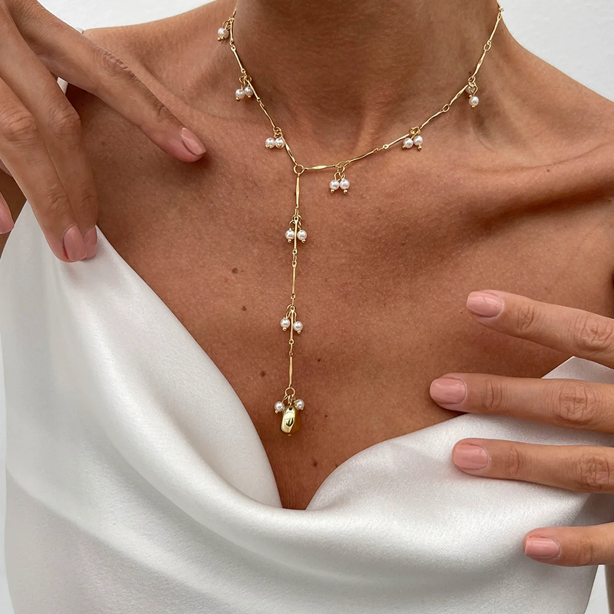 Wholesale Clavicle Necklace Imitation Pearl Copper Chain Geometric Style Electroplating For Women - Image 2