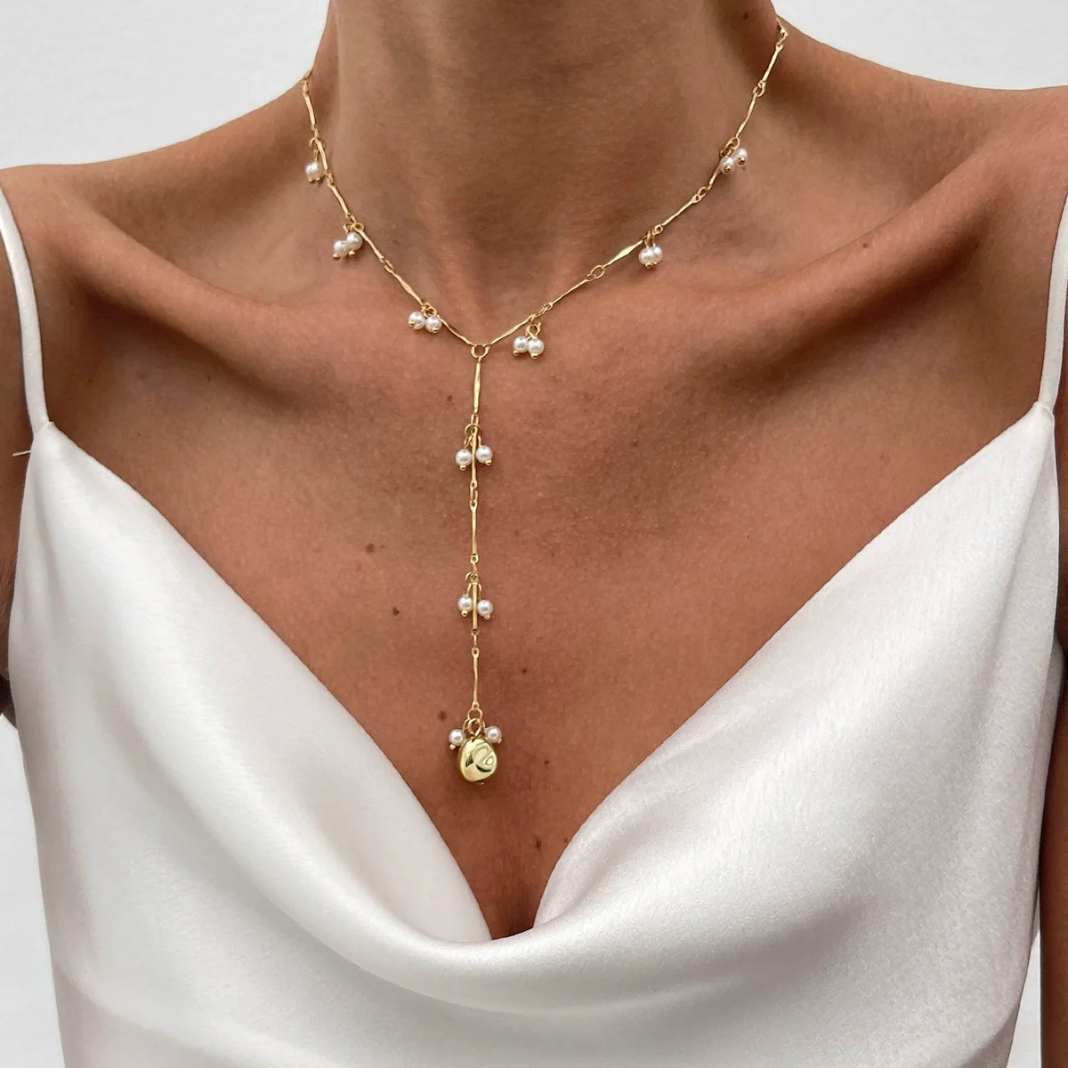 Wholesale Clavicle Necklace Imitation Pearl Copper Chain Geometric Style Electroplating For Women - Image 3