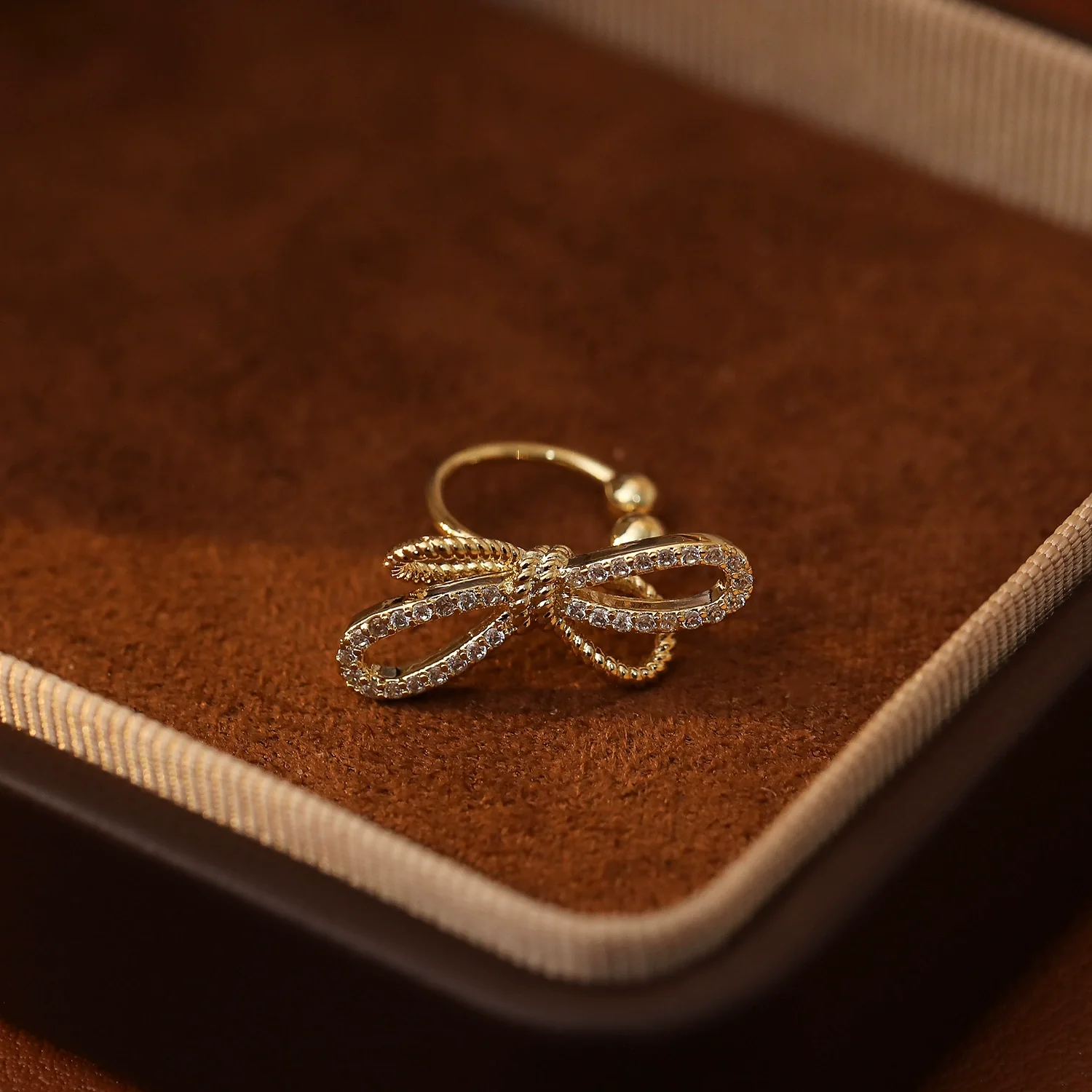 Wholesale Copper Ear Clip Earrings With Butterfly And Bow Design Cute Style Electroplating Treatment For Women - Image 2