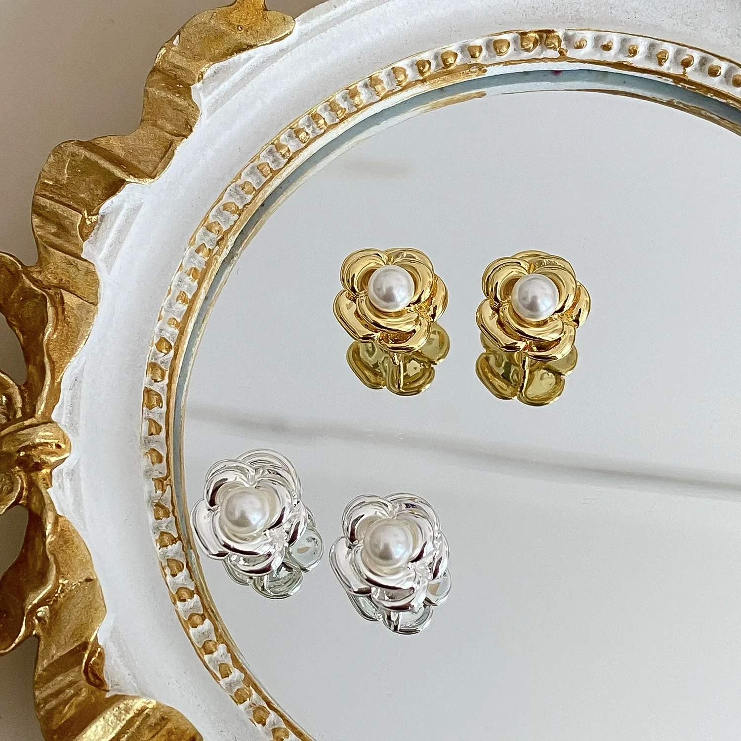 Wholesale Copper Ear Clips Retro Camellia Pearl Light Luxury Geometric Electroplated For Women - Image 4