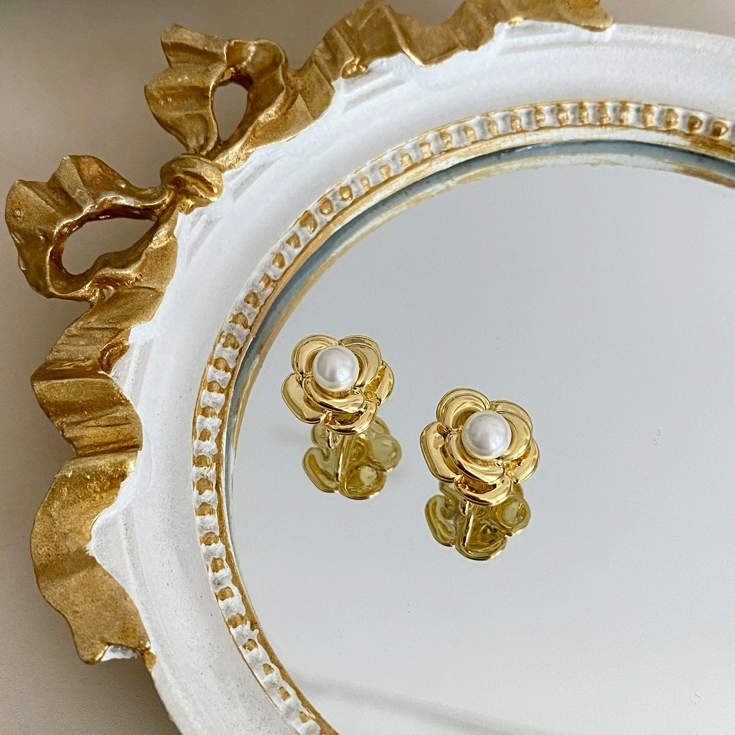 Wholesale Copper Ear Clips Retro Camellia Pearl Light Luxury Geometric Electroplated For Women - Image 6