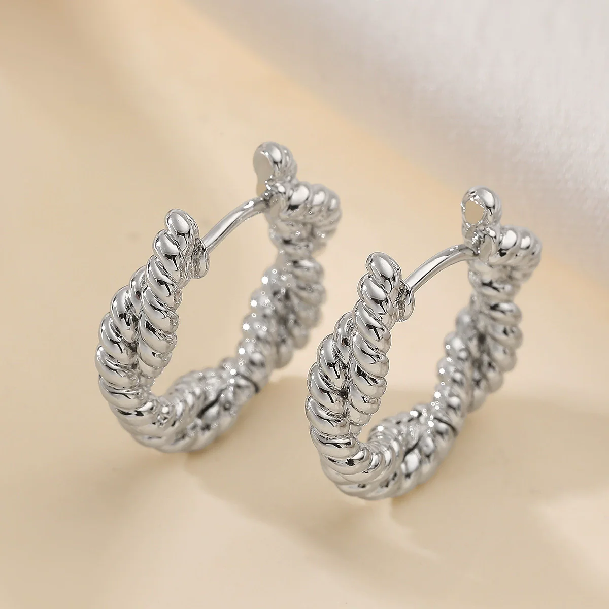 Wholesale Copper Electroplated 18K Gold Geometric Twisted Retro Earrings For Women - Image 3