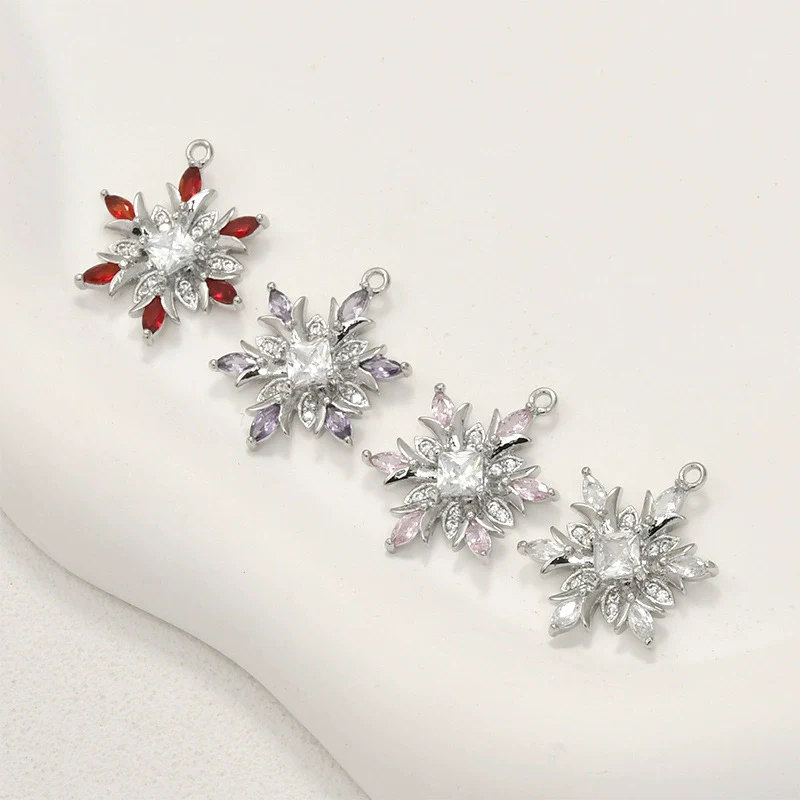 Wholesale Copper Electroplated Gold Christmas Geometric Snowflake Zirconium Pendant Jewelry Accessories - Image 3