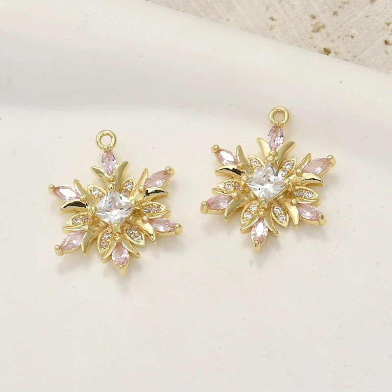 Wholesale Copper Electroplated Gold Christmas Geometric Snowflake Zirconium Pendant Jewelry Accessories - Image 7