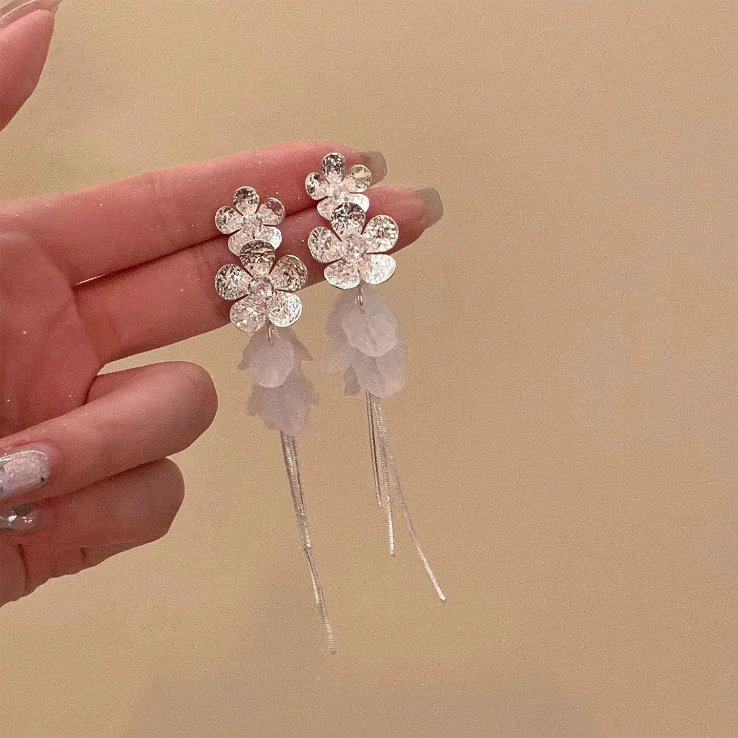 Wholesale Copper Flower Shell Tassel Earrings For Women Electroplated - Image 2
