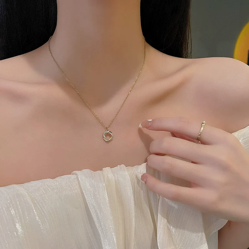 Wholesale Copper Geometric Winding Diamond Pendant Electroplated Titanium Steel Women's Clavicle Chain Necklace - Image 4