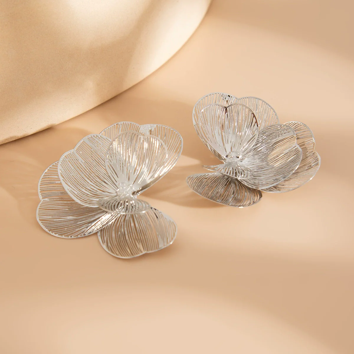 Wholesale Copper Hollow Gingko Leaf Earrings For Women Electroplated Minimalist Style - Image 4