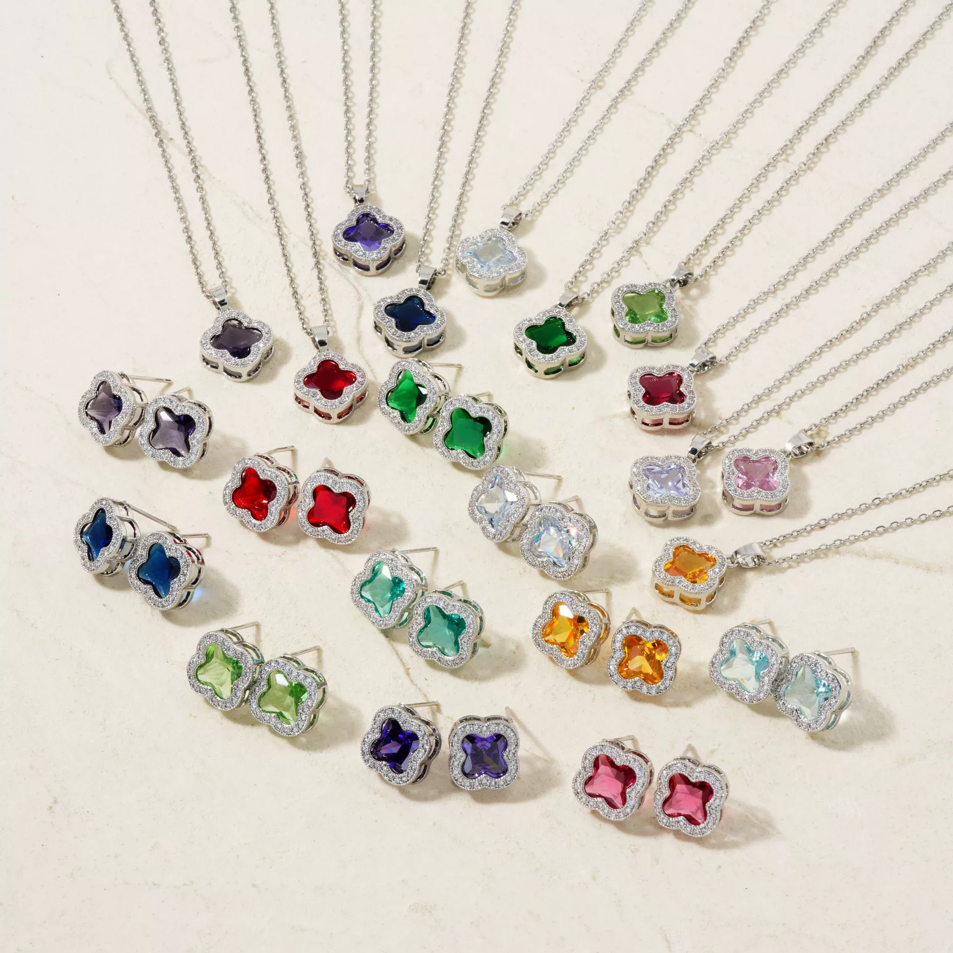 Wholesale Copper Inlaid Zircon Natural Plants And Flowers Style Fourleaf Clover Earrings And Necklace Twopiece Jewelry Set - Image 2