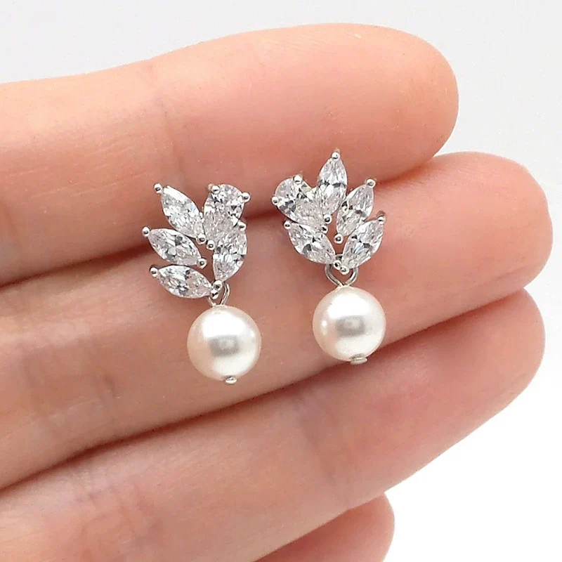 Wholesale Copper Inlaid Zircon Women's Earrings Simple Geometric Style With Leaf Shape And Imitation Pearl - Image 2