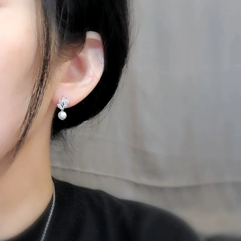 Wholesale Copper Inlaid Zircon Women's Earrings Simple Geometric Style With Leaf Shape And Imitation Pearl - Image 4