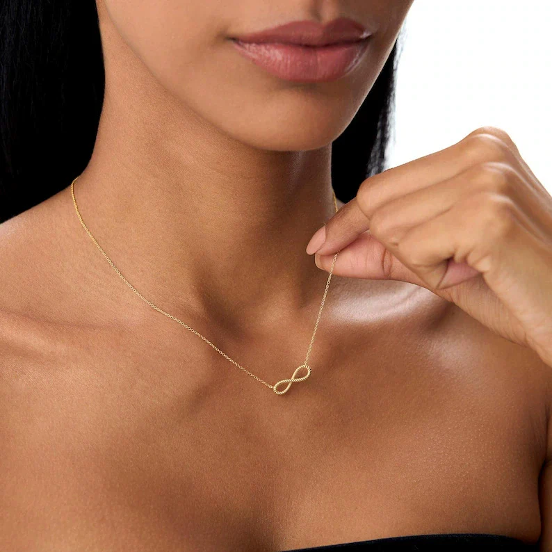 Wholesale Copper O Chain Women's Light Luxury Geometric Infinite Symbol Twist Shape Pendant Necklace With Electroplating
