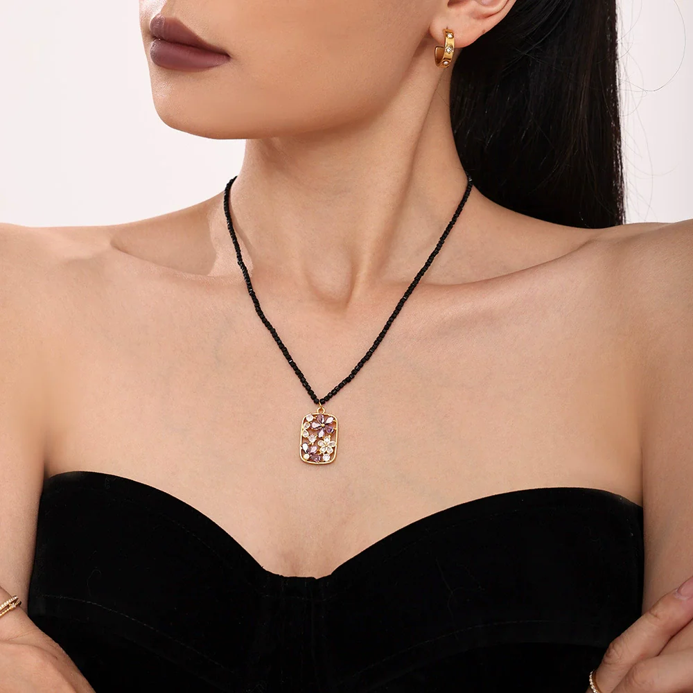 Wholesale Copper Zircon Flower Pendant Necklace With Geometric Pattern Handmade And Electroplated For Women
