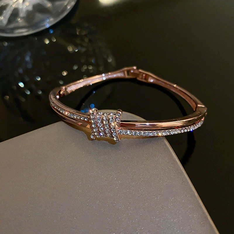 Wholesale Copper Zircon Letter Bracelet Gold Electroplated For Women Cool Style - Image 20