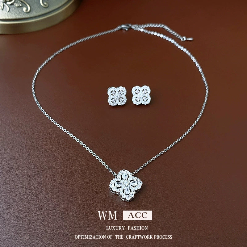 Wholesale Copper Zirconia Flower Hollow Women's Highend Clavicle Necklace - Image 3