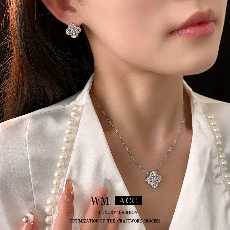 Wholesale Copper Zirconia Flower Hollow Women's Highend Clavicle Necklace - Image 4