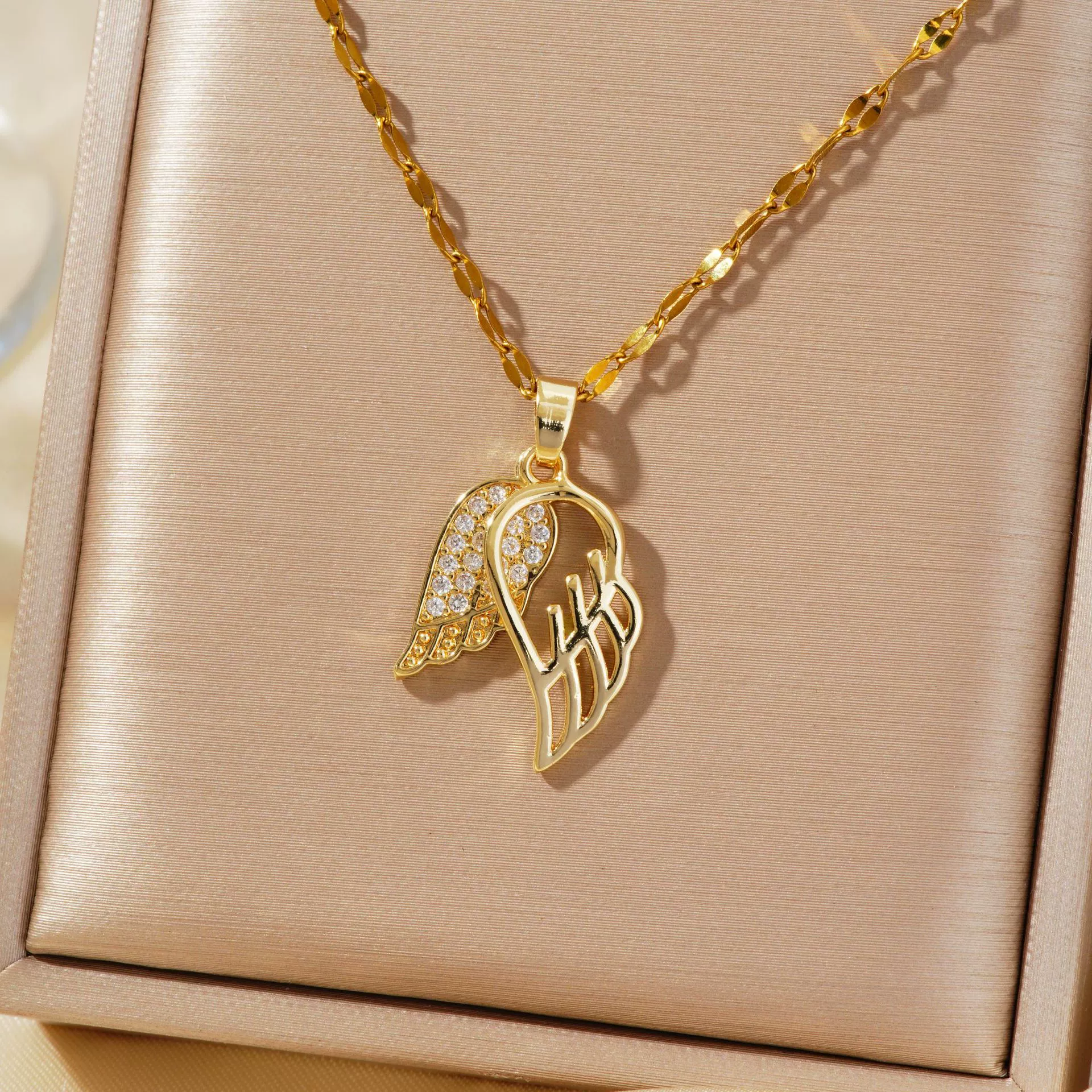 Wholesale Copper Zirconia Geometric Lip Chain Necklace Unisex Minimalist Luxury - Image 4