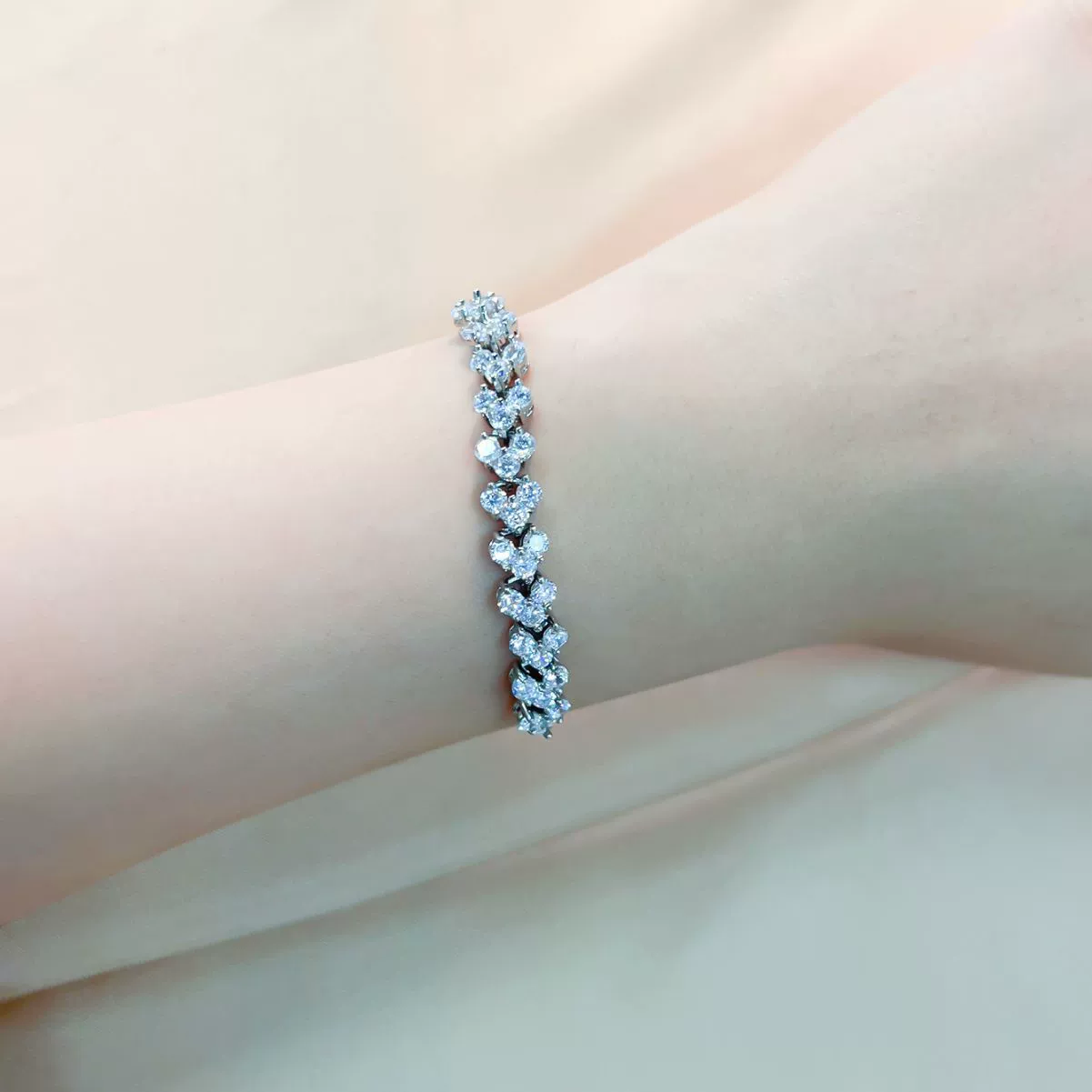 Wholesale Copper Zirconia Heart Shape And Leaves Wave Pattern Small And Fresh Style Women's Bracelet - Image 3