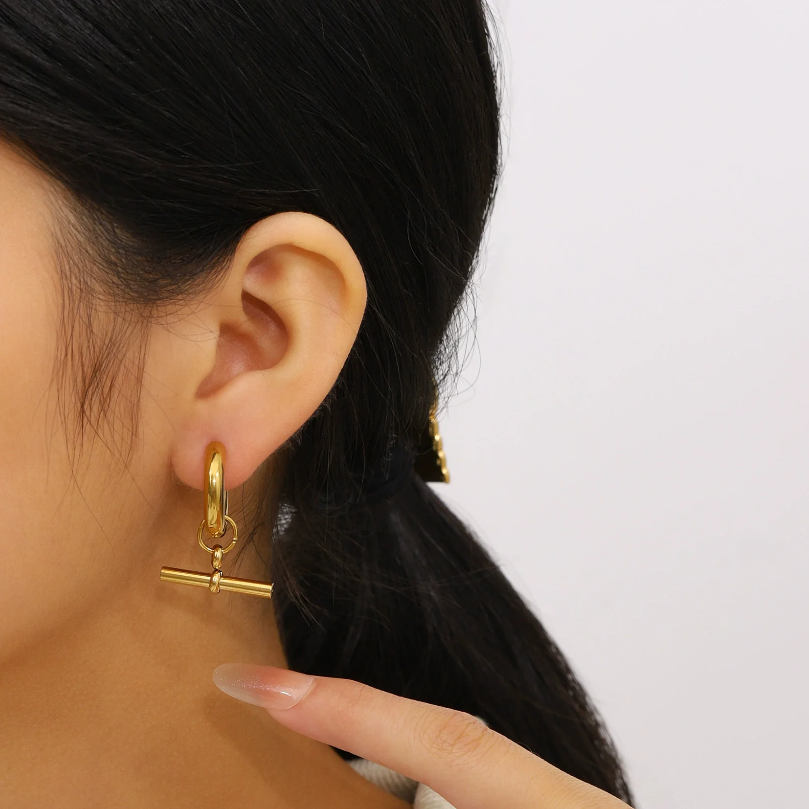 Wholesale Detachable Hoop Earrings Geometric Tshaped Stainless Steel 18K Gold Furnace Vacuum Plated Women's Ins Style - Image 3