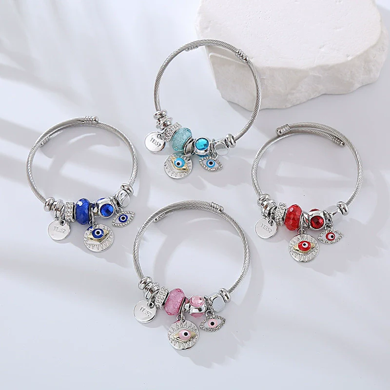 Wholesale Diamondencrusted Alloy Heartshaped Adjustable Bracelet For Unisex Fashion Jewelry