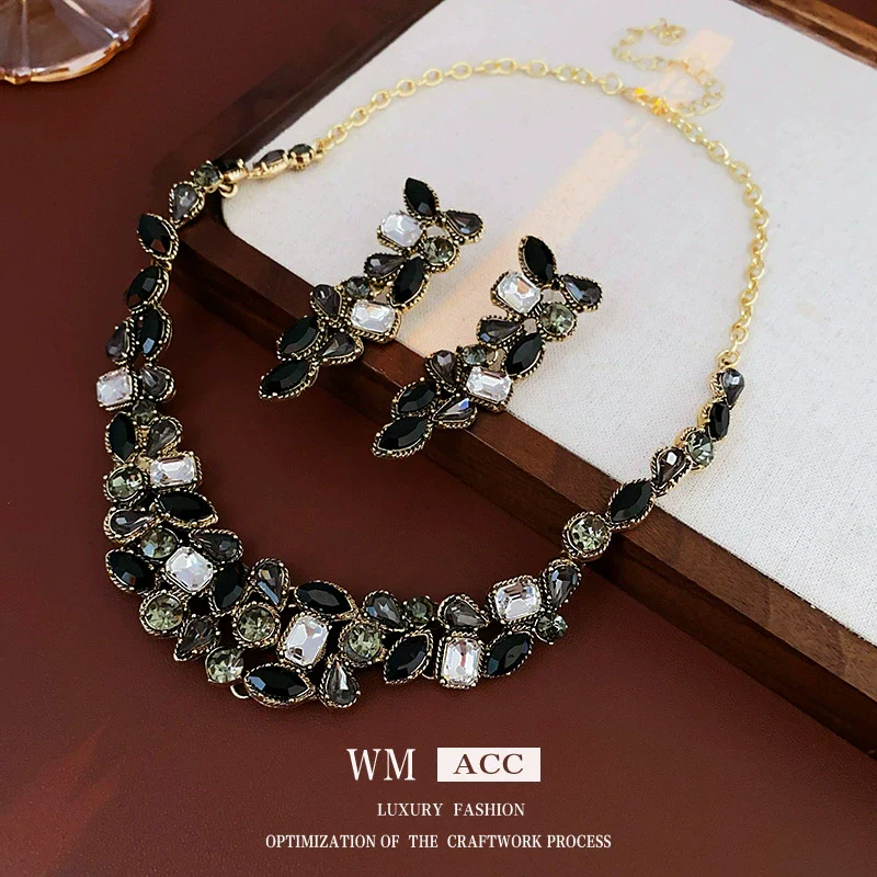 Wholesale Diecast Zirconembedded Geometric Water Drop Clavicle Necklace With Electroplating Treatment - Image 2