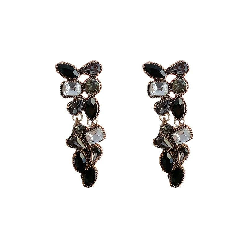 Wholesale Diecast Zirconembedded Geometric Water Drop Clavicle Necklace With Electroplating Treatment - Image 5