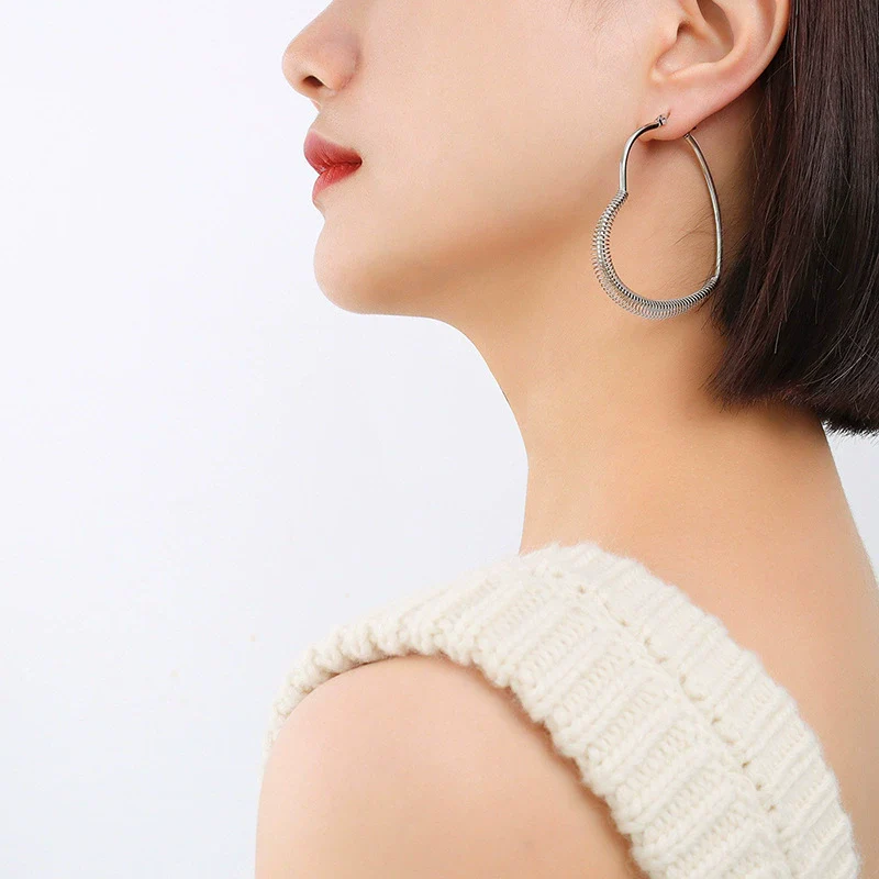 Wholesale Ear Jewelry 316L Stainless Steel Electroplated Peach Heart Retro Style - Image 6