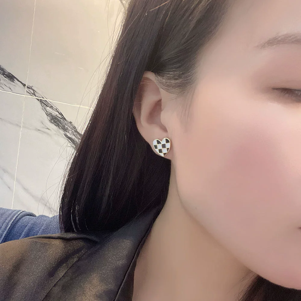 Wholesale Earrings 925 Sterling Silver Vintage Black And White Plaid Love Oil Drop Heartshaped Electroplated Geometric Style - Image 2