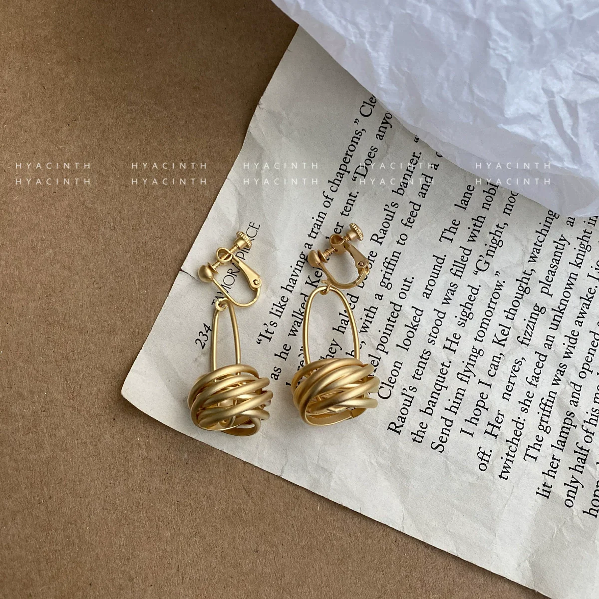 Wholesale Earrings Copper Alloy Geometric Matte Circle Knotted Hanging Basket Non Pierced Screw Clip - Image 3