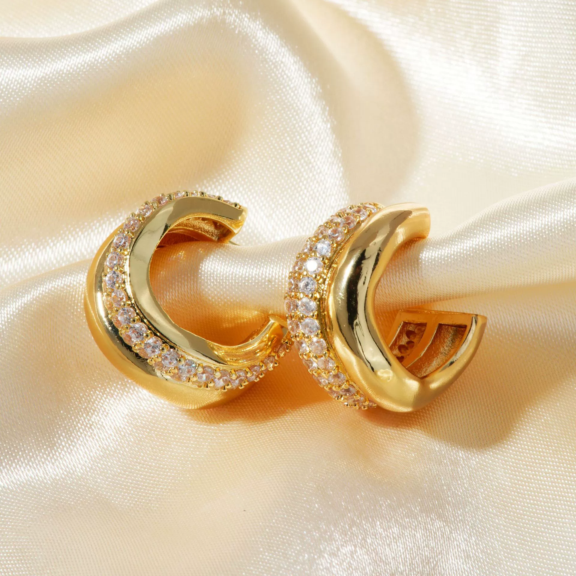 Wholesale Earrings Copper Geometric Crescentshaped Electroplating Elegant Retro Women's - Image 4