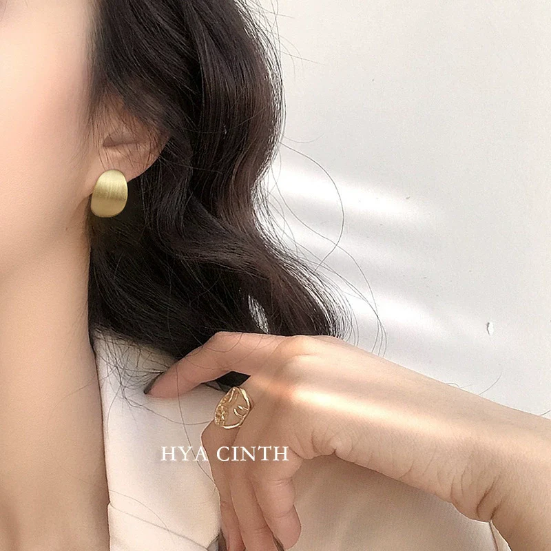 Wholesale Earrings Copper Plated With Real Gold Geometric Cshaped Minimalist Brushed Gold Style - Image 2