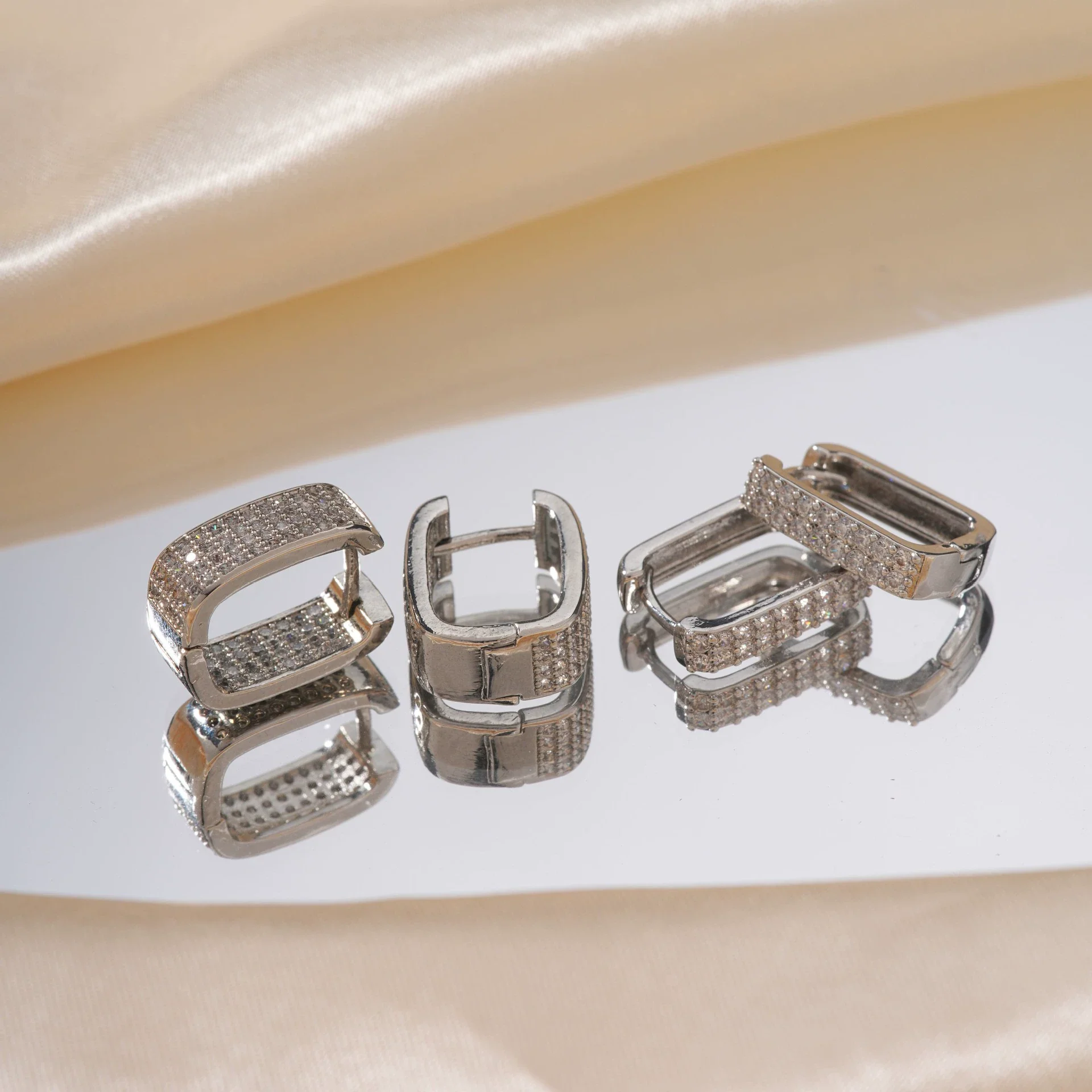 Wholesale Earrings Copper U Shape Microinlaid With Diamond Electroplating Light Luxury Style - Image 4