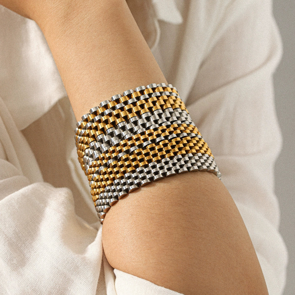 Wholesale Electroplated Geometric Stainless Steel Bracelet For Women - Image 3